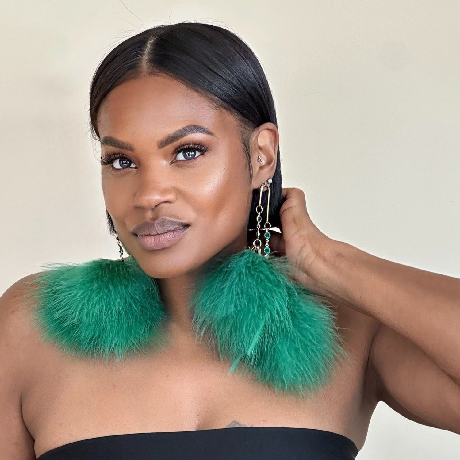 ELEGANCE GREEN - Green Feather Earrings