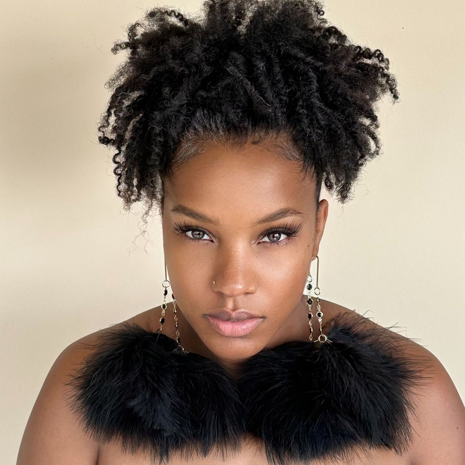 ELEGANCE BLACK - Black Feather Earrings